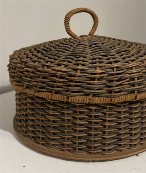 Wicker Basket w Lid Vintage 26cm Round Jewellery Sewing Box Wood Base AE316