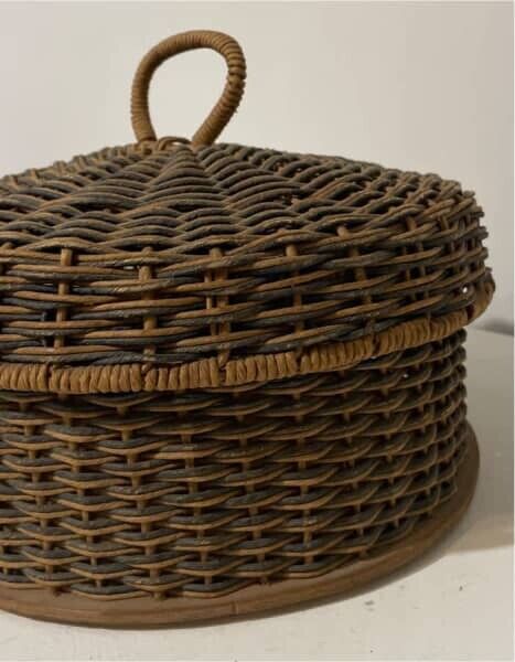 Wicker Basket w Lid Vintage 26cm Round Jewellery Sewing Box Wood Base AE316