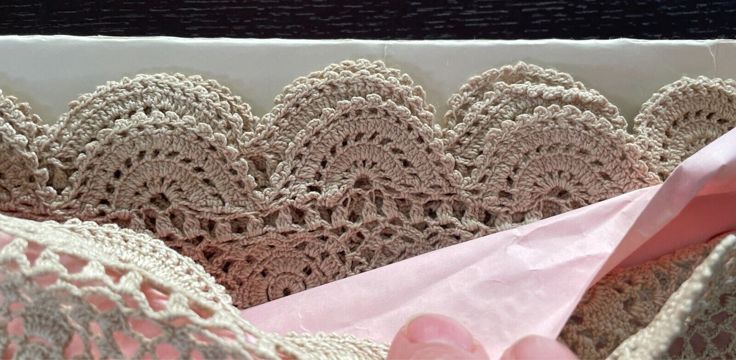 Vintage in Pack 4 Place Mats Beige Handmade Lace & 4 Serviettes Ivory Linen/Lace