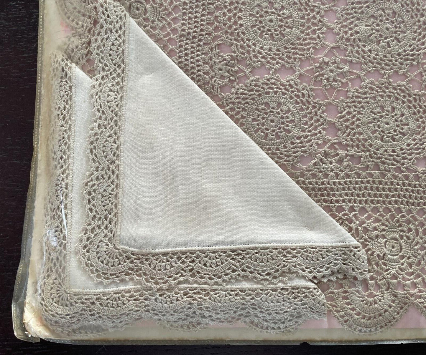 Vintage in Pack 4 Place Mats Beige Handmade Lace & 4 Serviettes Ivory Linen/Lace