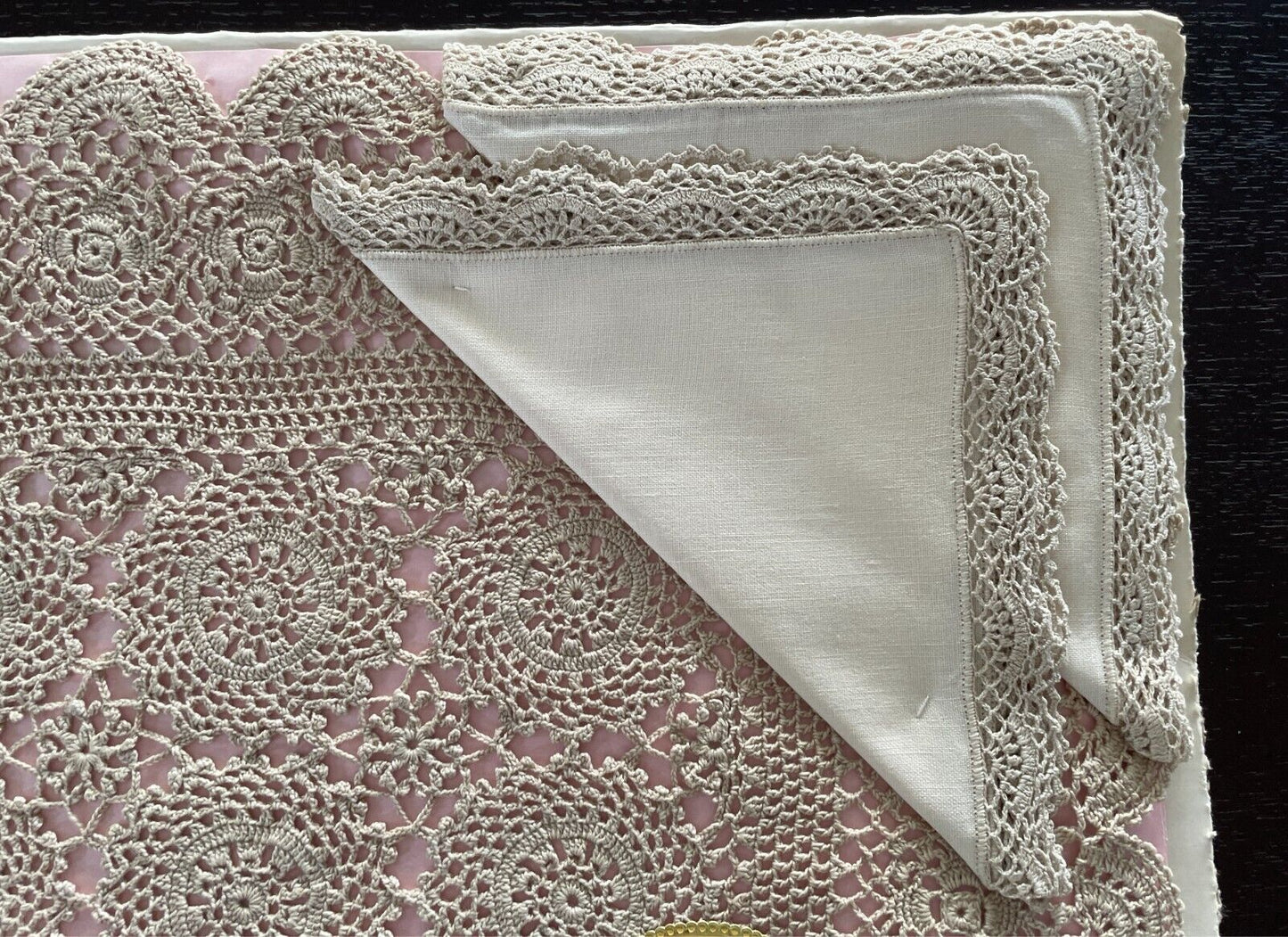 Vintage in Pack 4 Place Mats Beige Handmade Lace & 4 Serviettes Ivory Linen/Lace