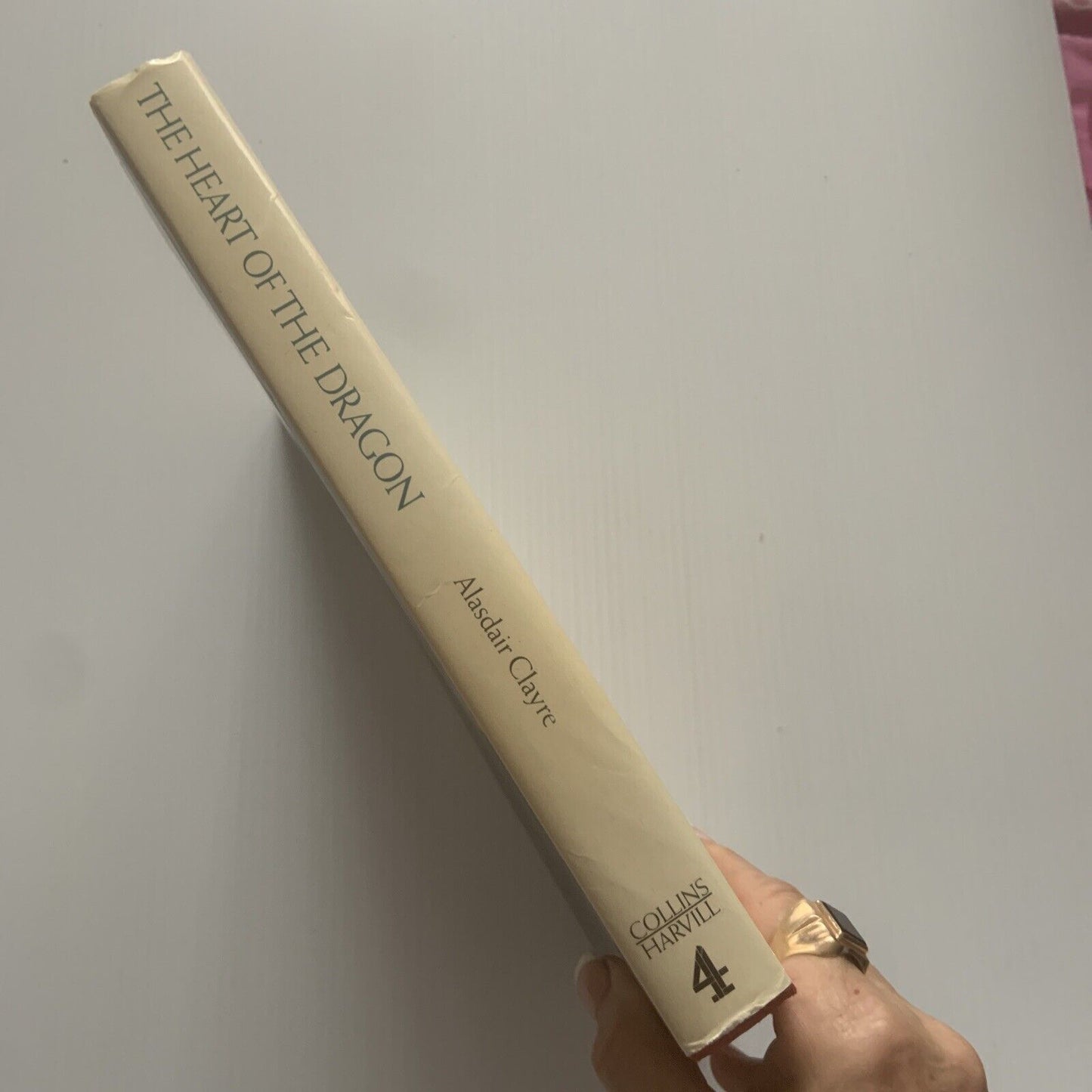HC Book THE HEART OF THE DRAGON By Alasdair Clayre 1984 Customs of China