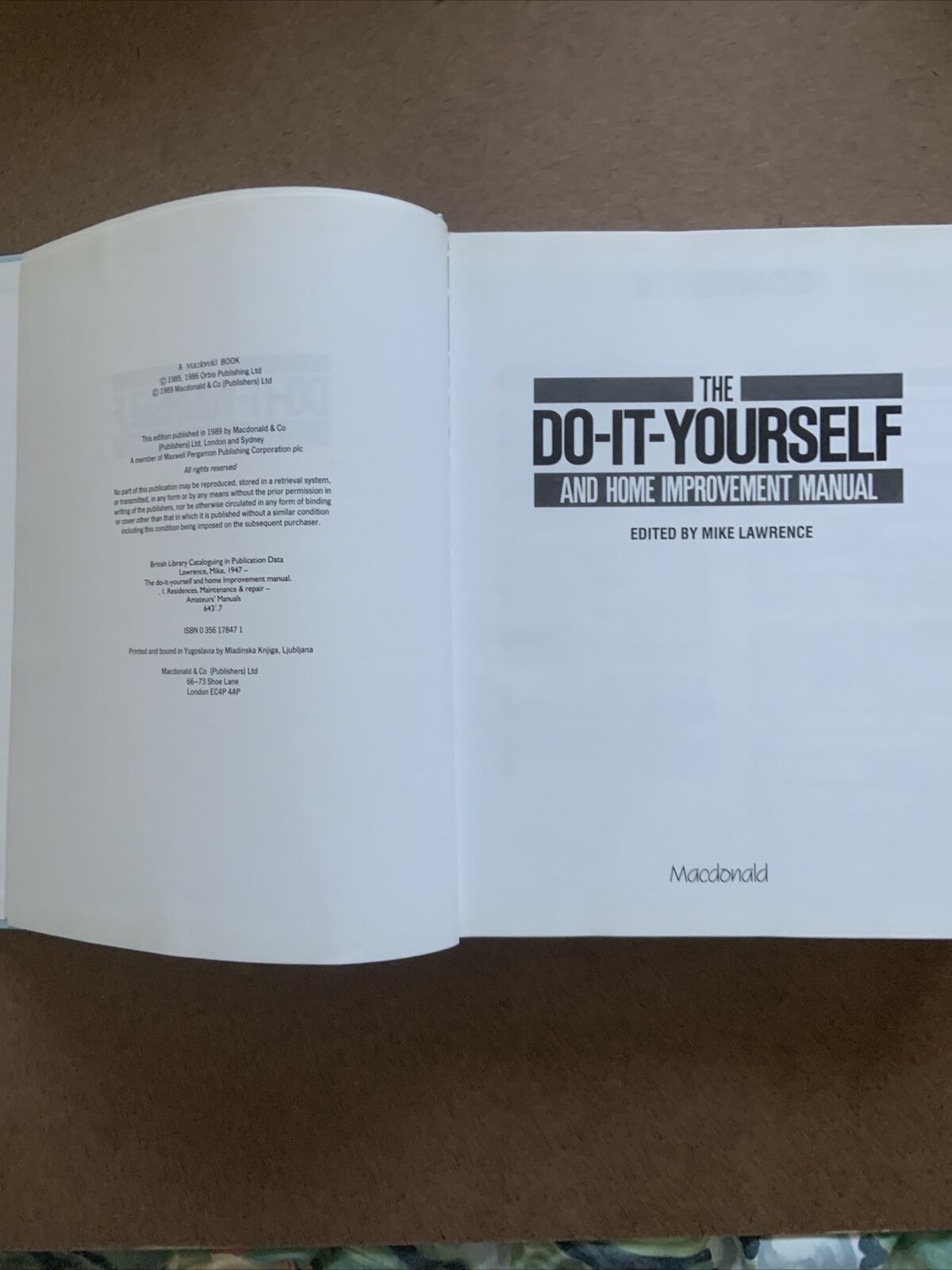 HC Book The Do-it-Yourself and Home Improvement Manual Mike Lawrence  Large Reno