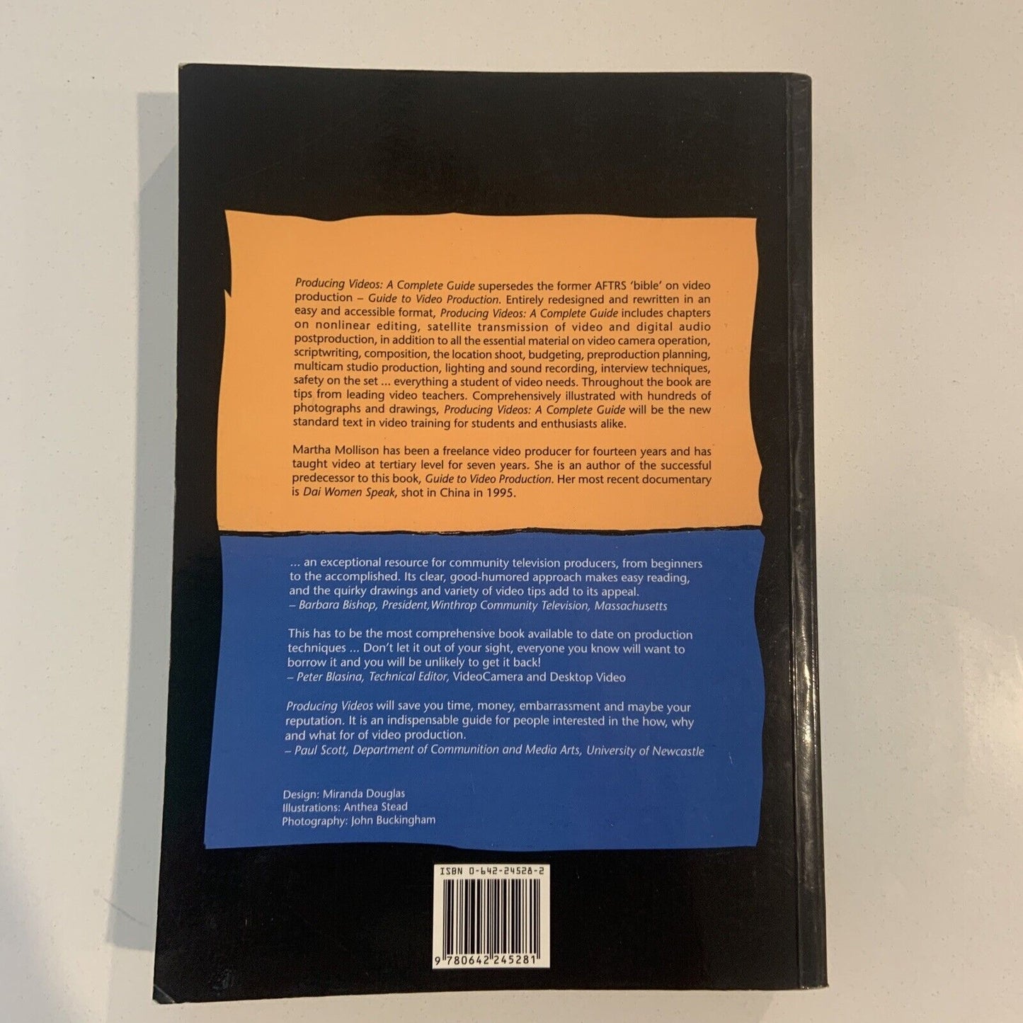 PB Book PRODUCING VIDEOS A Complete Guide by Martha Mollison 1997 Instruction
