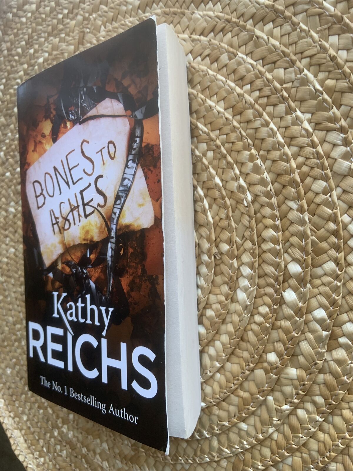 PB BONES TO ASHES Kathy Reichs Dr Temperance Brennan Crime Scene Forensic 2012
