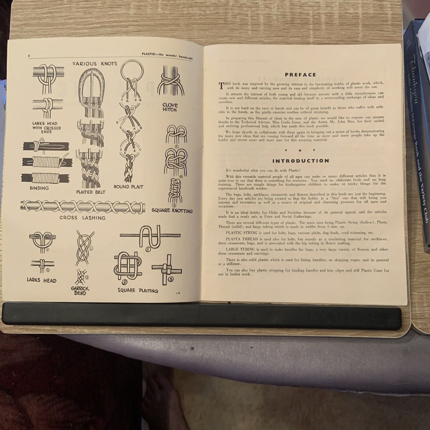 PB Book PLASTIC THE WONDER HANDCRAFT M D Mercer 24 Page Flowers Novelties Bags