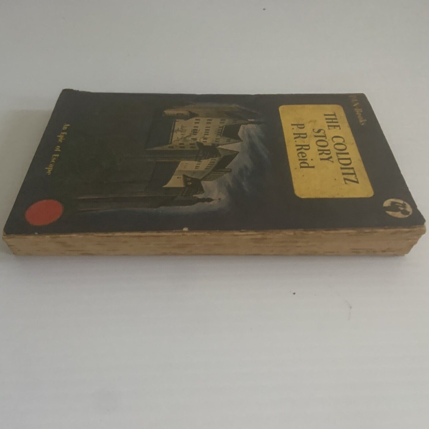 PB Book THE COLDITZ STORY by P R Reid Pan Books 1986 8th Reprint Small Vintage