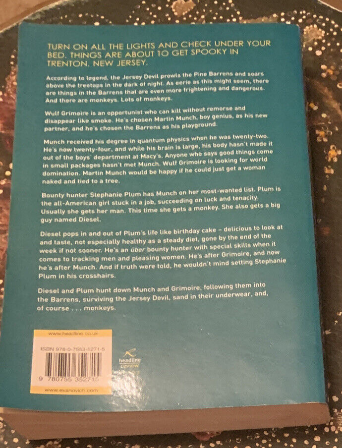 PB Book PLUM SPOOKY Janet Evanovich Stephanie Plum Between The Numbers Novel