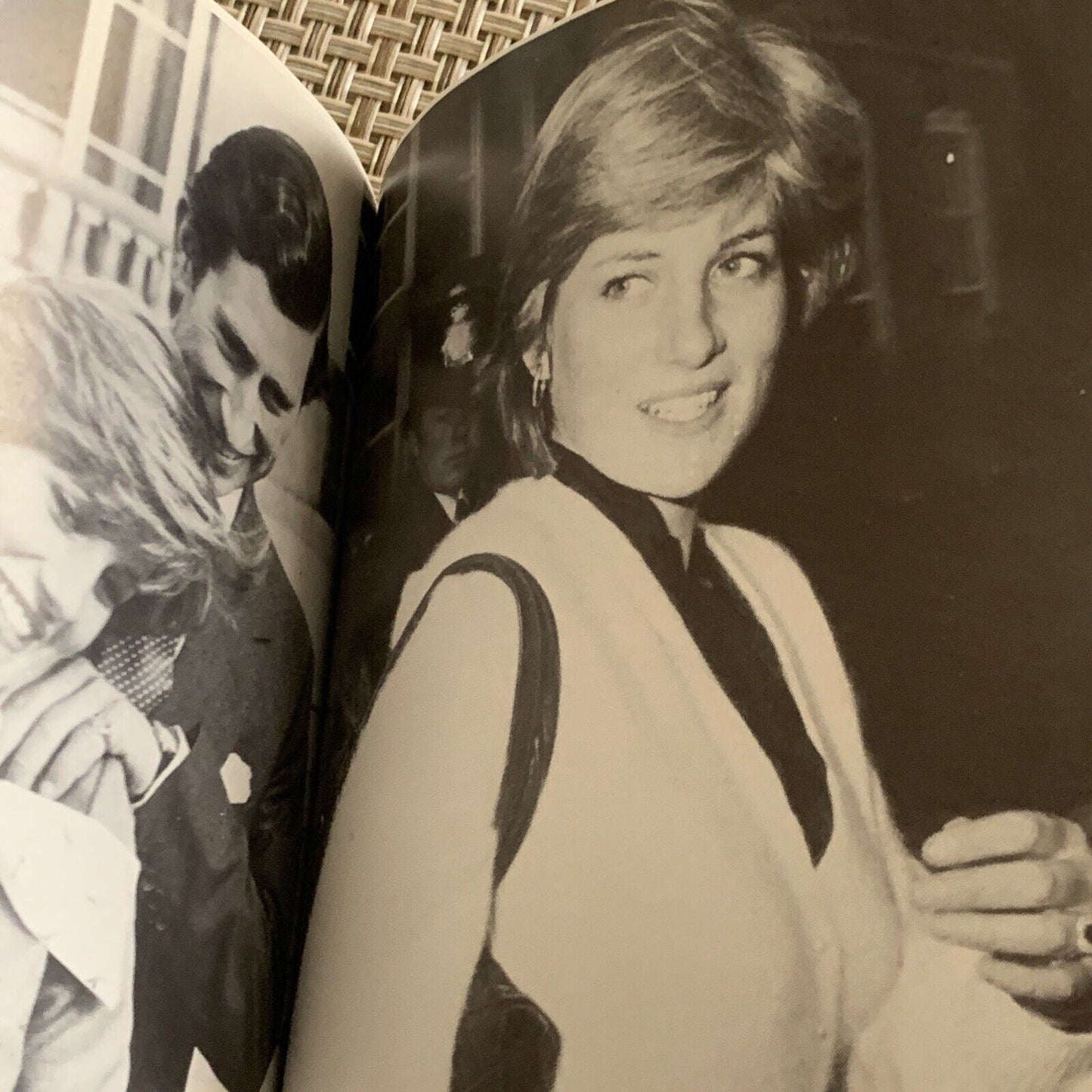 Charles & Diana A Royal Love Story 1981 Souvenir Cuttings Book Princess Of Wales
