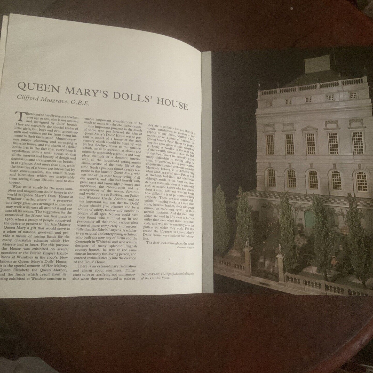 Vintage Queen Mary’s Doll House Illustrated Souvenir Booklet 1978 Pitkin UK