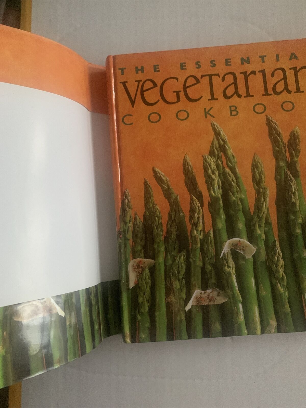 Cookbook The ESSENTIAL VEGETARIAN Murdoch Books 1997 Australia Recipe HC DJ NEW