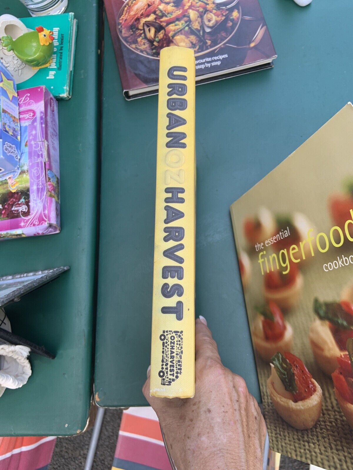 Cookbook URBAN HARVEST by OzHarvest 50 Top Chefs 100 Recipes HC Grown With Love