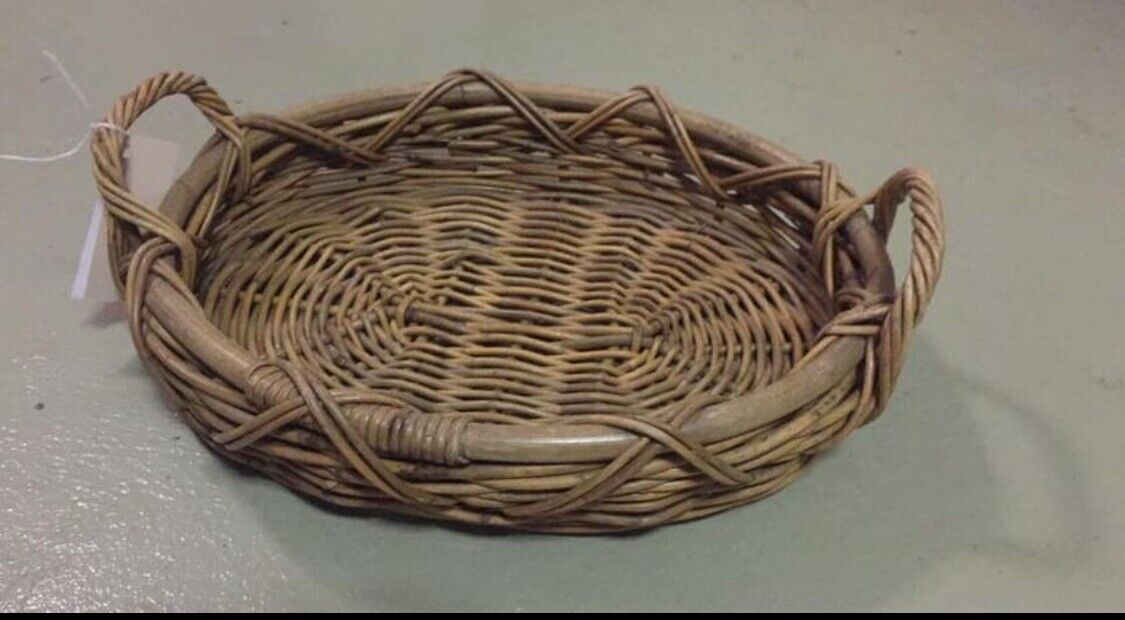 Oval FLAT TRAY BREAD FRUIT BASKET W HANDLE Handmade 1980’s 46x36cm - 9 Cm High