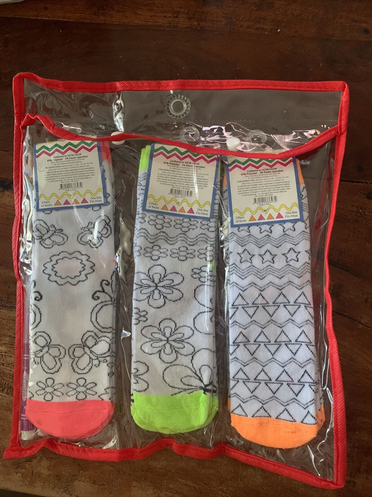 New 6 Pairs CRAFT N COLOUR SOCKS  Use Your Own Markers bulk Lot RRP $19.99 Set