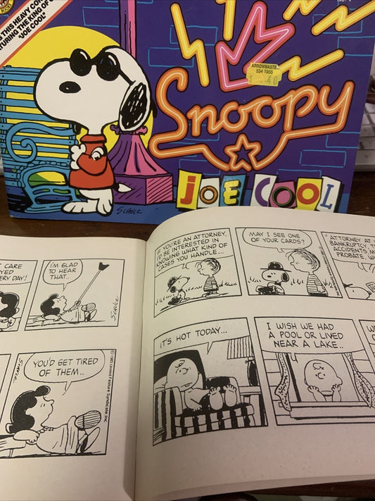 SNOOPY it’s a Dog’s Life & More Charles Schulz Comic Strip PB LOT 5 Book Bundle