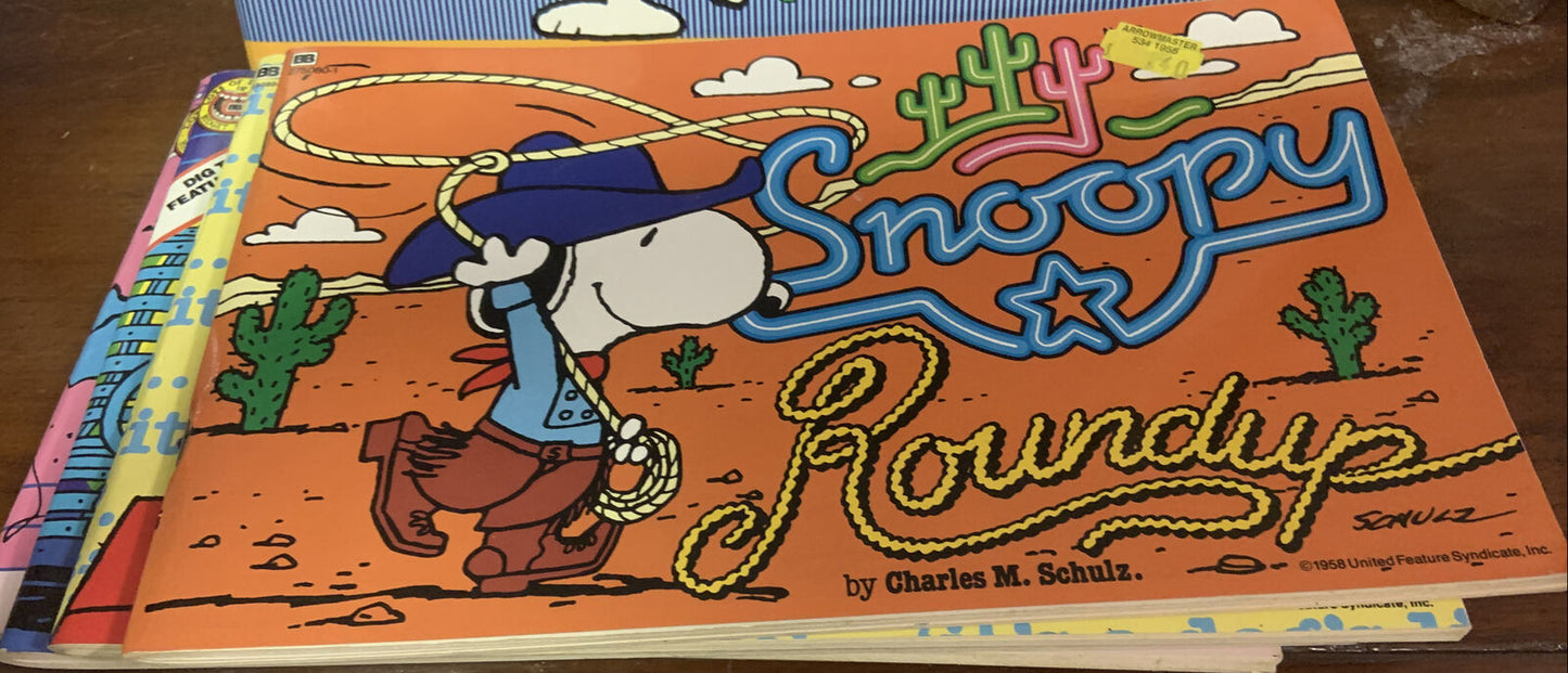 SNOOPY it’s a Dog’s Life & More Charles Schulz Comic Strip PB LOT 5 Book Bundle