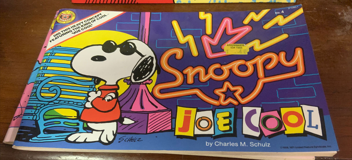 SNOOPY it’s a Dog’s Life & More Charles Schulz Comic Strip PB LOT 5 Book Bundle