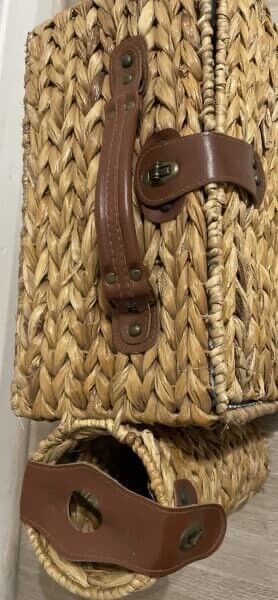 Picnic Basket English Style Woven Rattan 2 person Set  w Bottle Pocket AE91