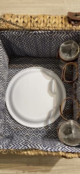 Picnic Basket English Style Woven Rattan 2 person Set  w Bottle Pocket AE91