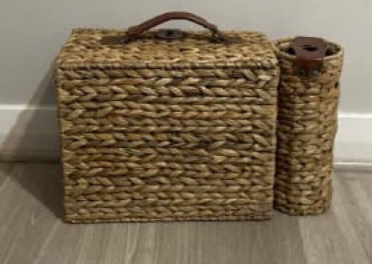Picnic Basket English Style Woven Rattan 2 person Set  w Bottle Pocket AE91