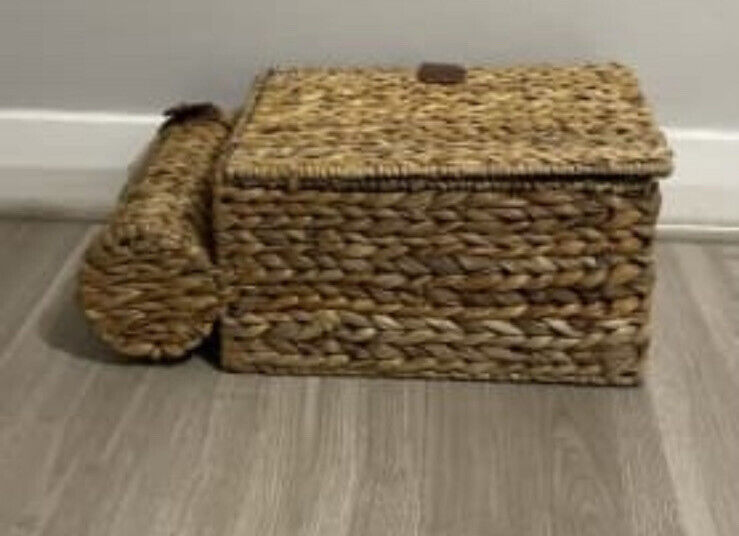Picnic Basket English Style Woven Rattan 2 person Set  w Bottle Pocket AE91