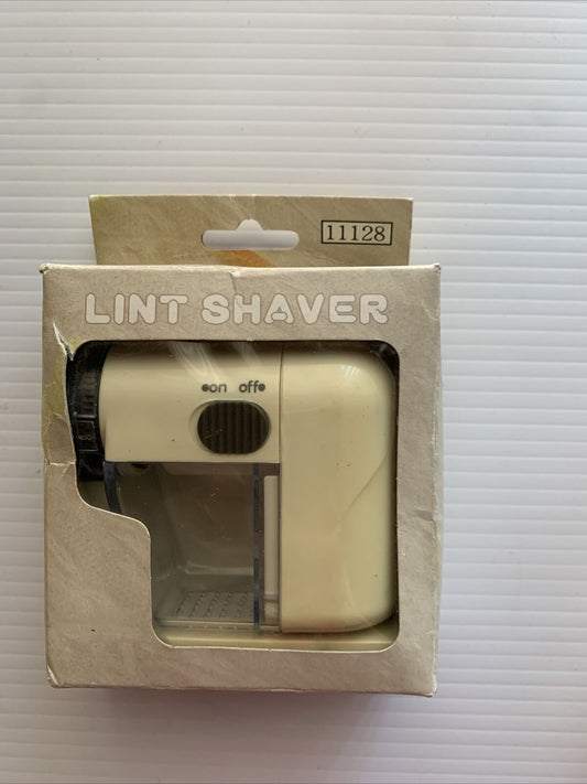 Vintage LINT SAVER Taiwan Sweater Defuzzer Lint Remover Fabric Shaver In Box