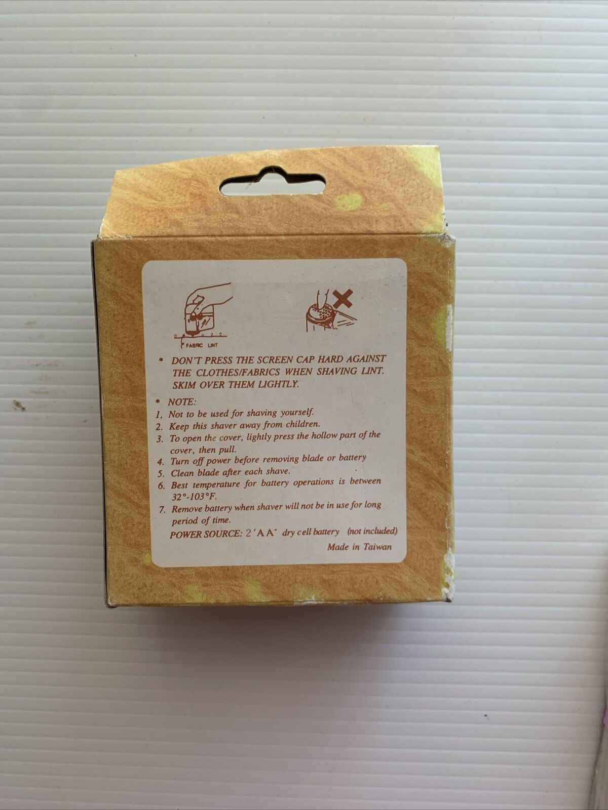 Vintage LINT SAVER Taiwan Sweater Defuzzer Lint Remover Fabric Shaver In Box