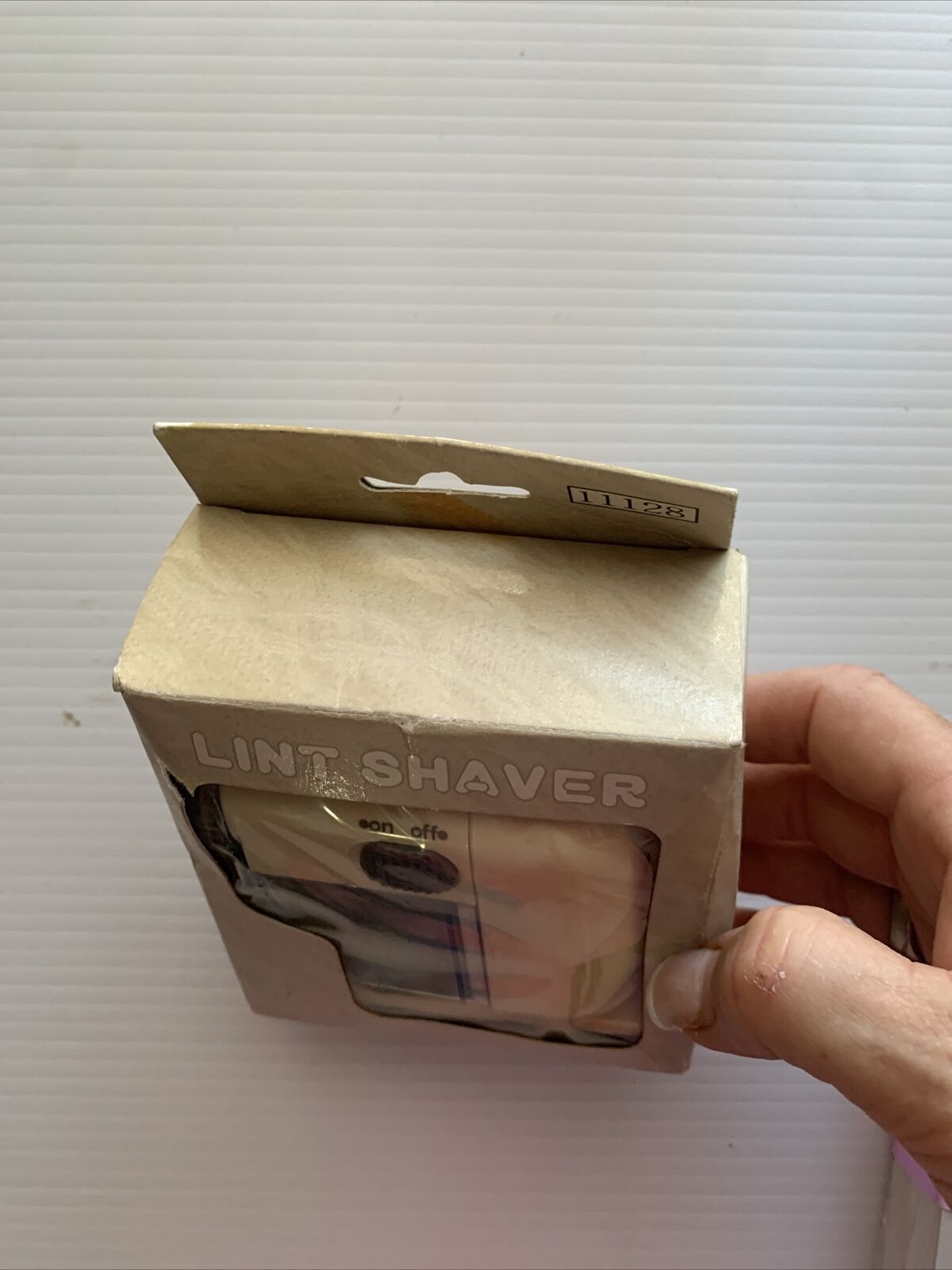 Vintage LINT SAVER Taiwan Sweater Defuzzer Lint Remover Fabric Shaver In Box