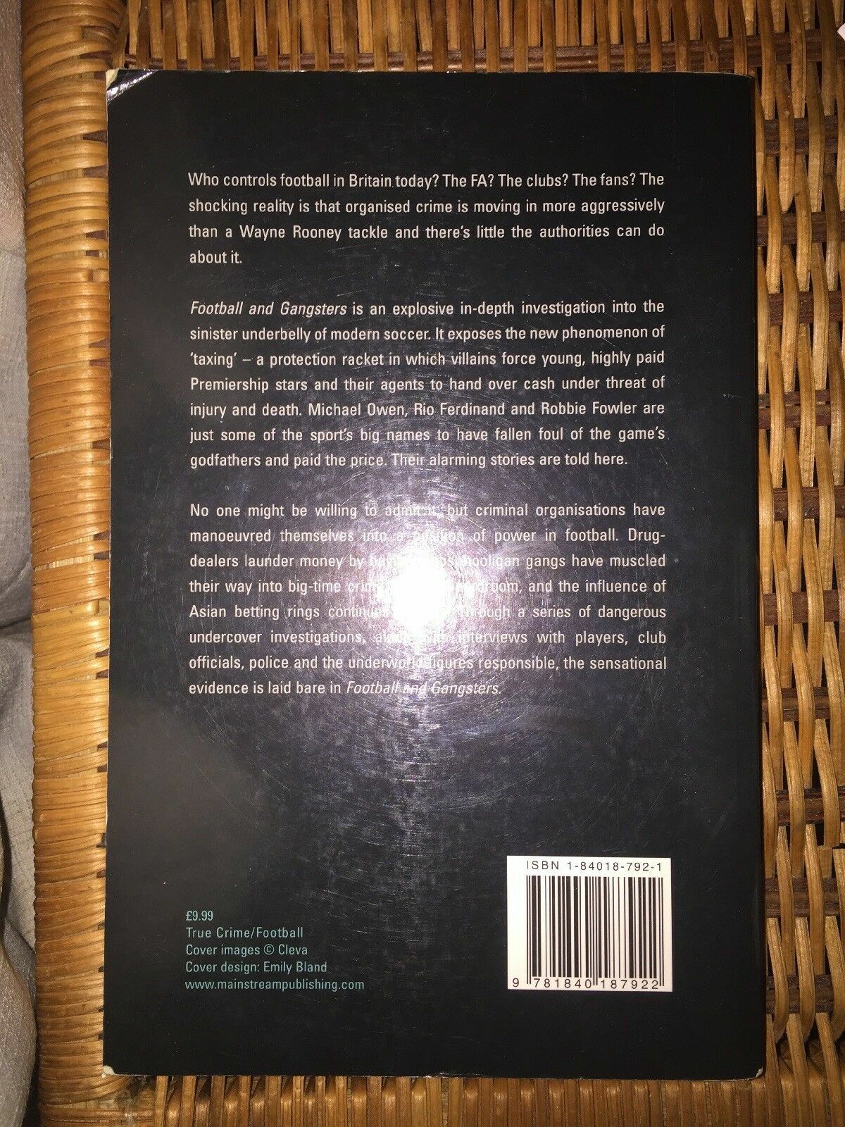 FOOTBALL AND GANGSTERS How Organised Crime Controls the Beautiful Game PB Book