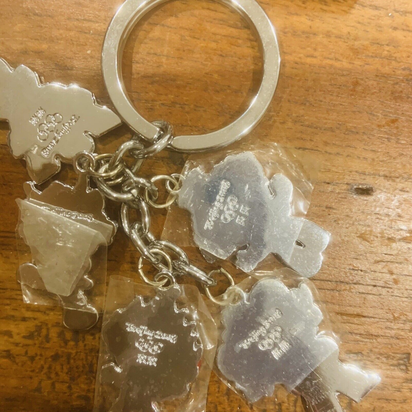 2008 Beijing Olympics Keyring Key Ring Enamel on Metal Original Box Momento NEW
