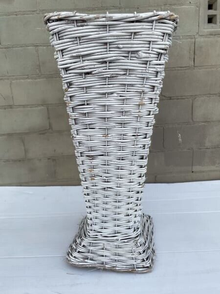 Vintage White Wicker Basket Rattan Planter Vase MCM Floral Arrangement AE08