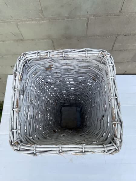 Vintage White Wicker Basket Rattan Planter Vase MCM Floral Arrangement AE08