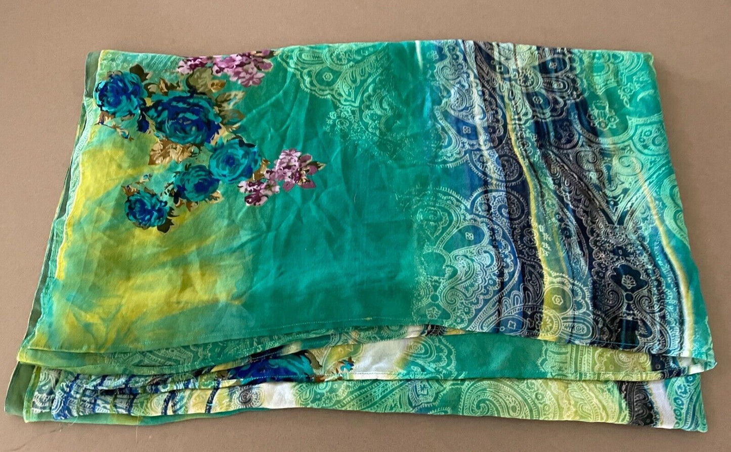Pallu Bright Green Coloured Paisley Floral W 118 x L 5.58 m Silky Chiffon Saree