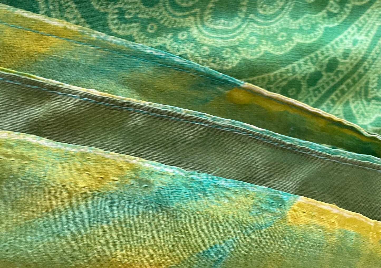 Pallu Bright Green Coloured Paisley Floral W 118 x L 5.58 m Silky Chiffon Saree