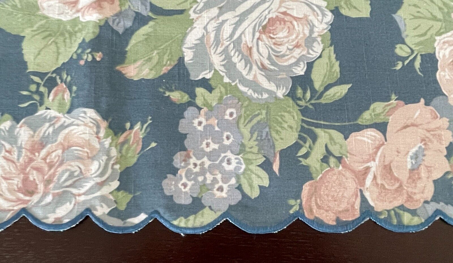 TABLE CLOTH Vintage 1980s Pastel Floral Print Scalloped Trim Rectangle 152x256cm