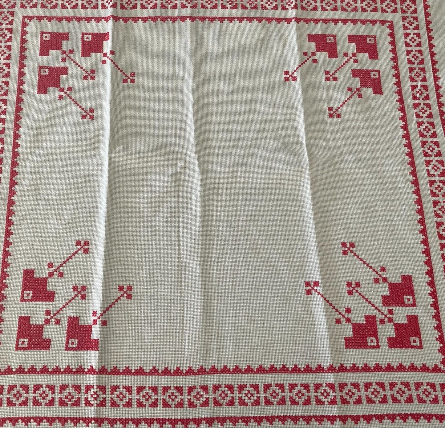 TABLE CLOTH Supper 1960s White Red Embroidered Border & Motif Baltic 70 x 76cm