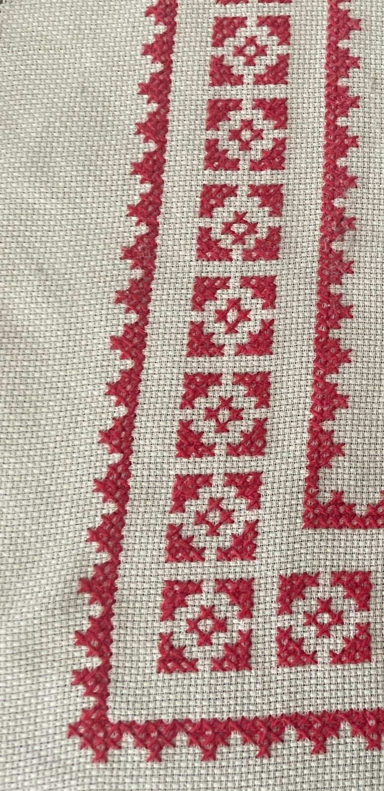 TABLE CLOTH Supper 1960s White Red Embroidered Border & Motif Baltic 70 x 76cm