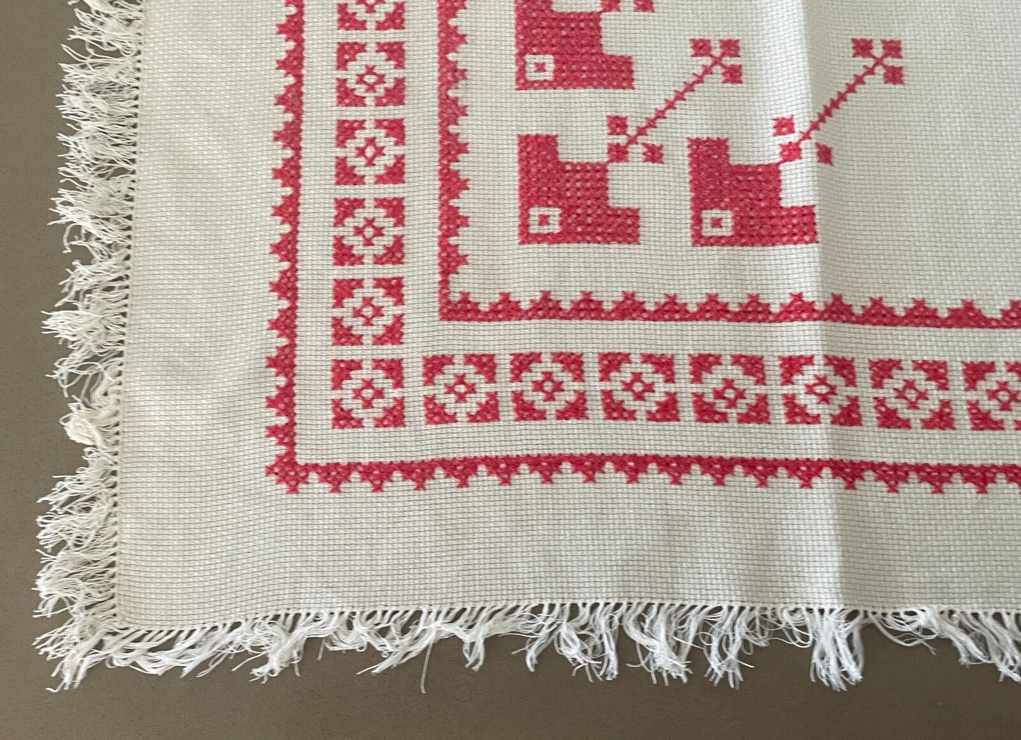 TABLE CLOTH Supper 1960s White Red Embroidered Border & Motif Baltic 70 x 76cm