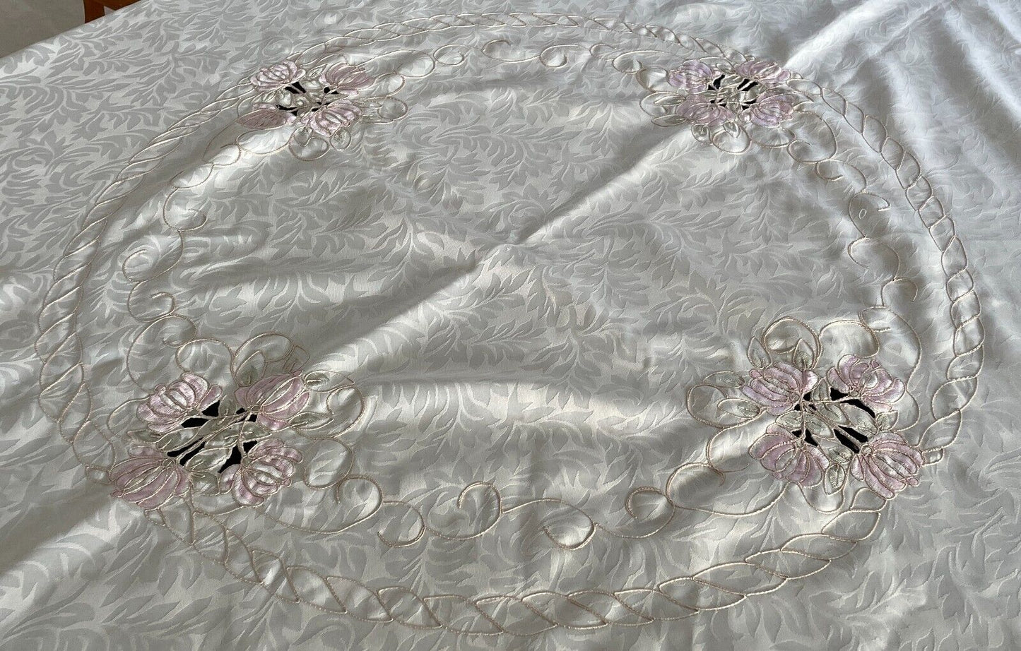 TABLE CLOTH Vintage Cream Jacquard Silky Oval Pink Green Flowers 174 x 169cm