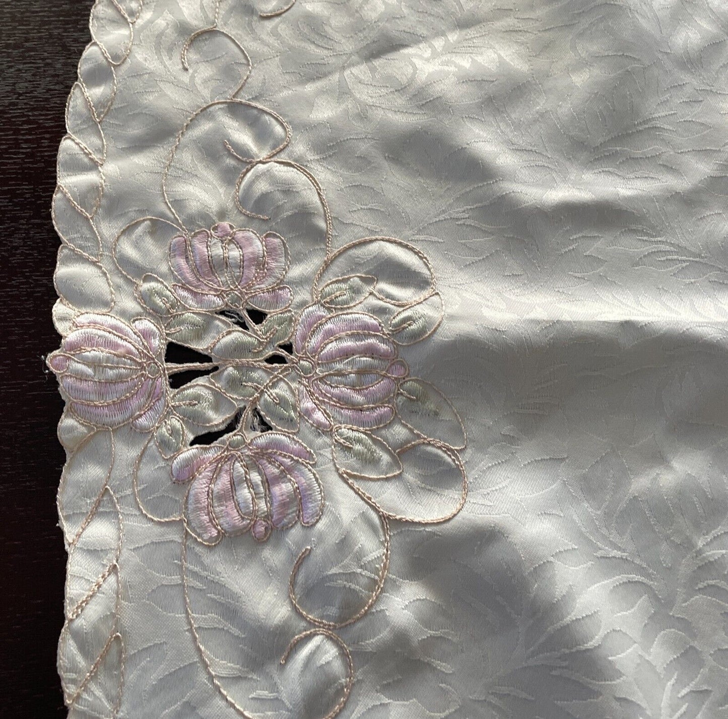 TABLE CLOTH Vintage Cream Jacquard Silky Oval Pink Green Flowers 174 x 169cm
