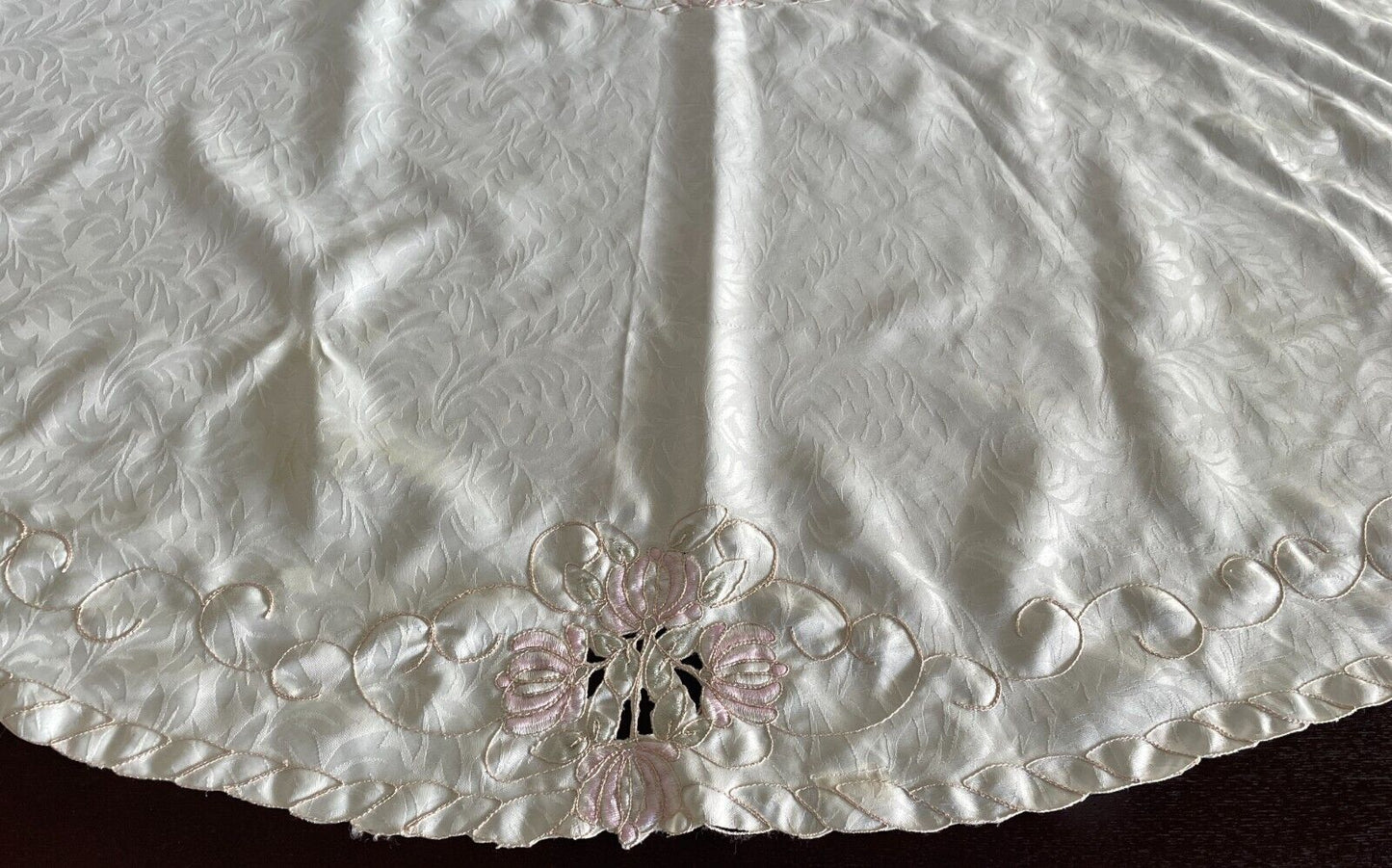 TABLE CLOTH Vintage Cream Jacquard Silky Oval Pink Green Flowers 174 x 169cm