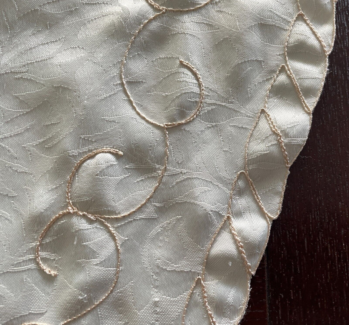 TABLE CLOTH Vintage Cream Jacquard Silky Oval Pink Green Flowers 174 x 169cm