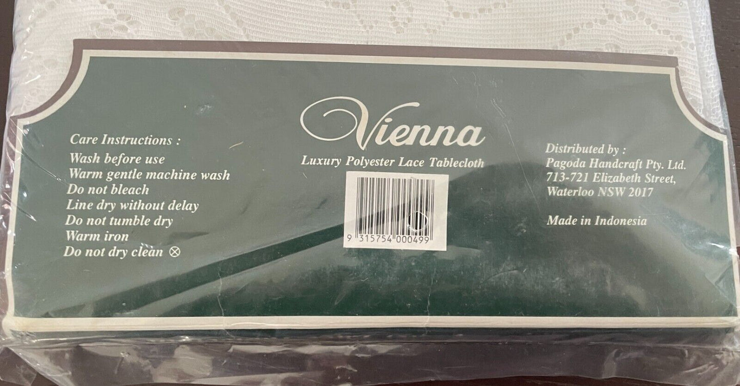 VIENNA TABLE CLOTH Vintage White Polyester Lace Round Diameter 180cm New in Pack