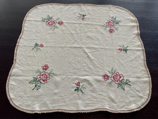 TABLE CLOTH Vintage 1960's Beige Linen/Cotton Embroidered Flowers Crochet Trim