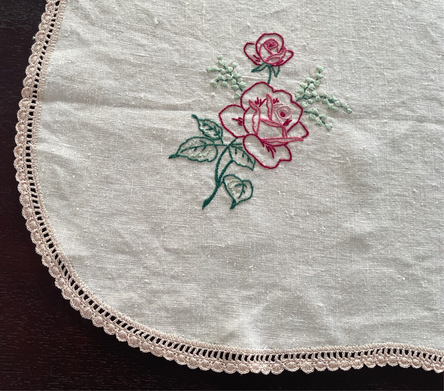 TABLE CLOTH Vintage 1960's Beige Linen/Cotton Embroidered Flowers Crochet Trim