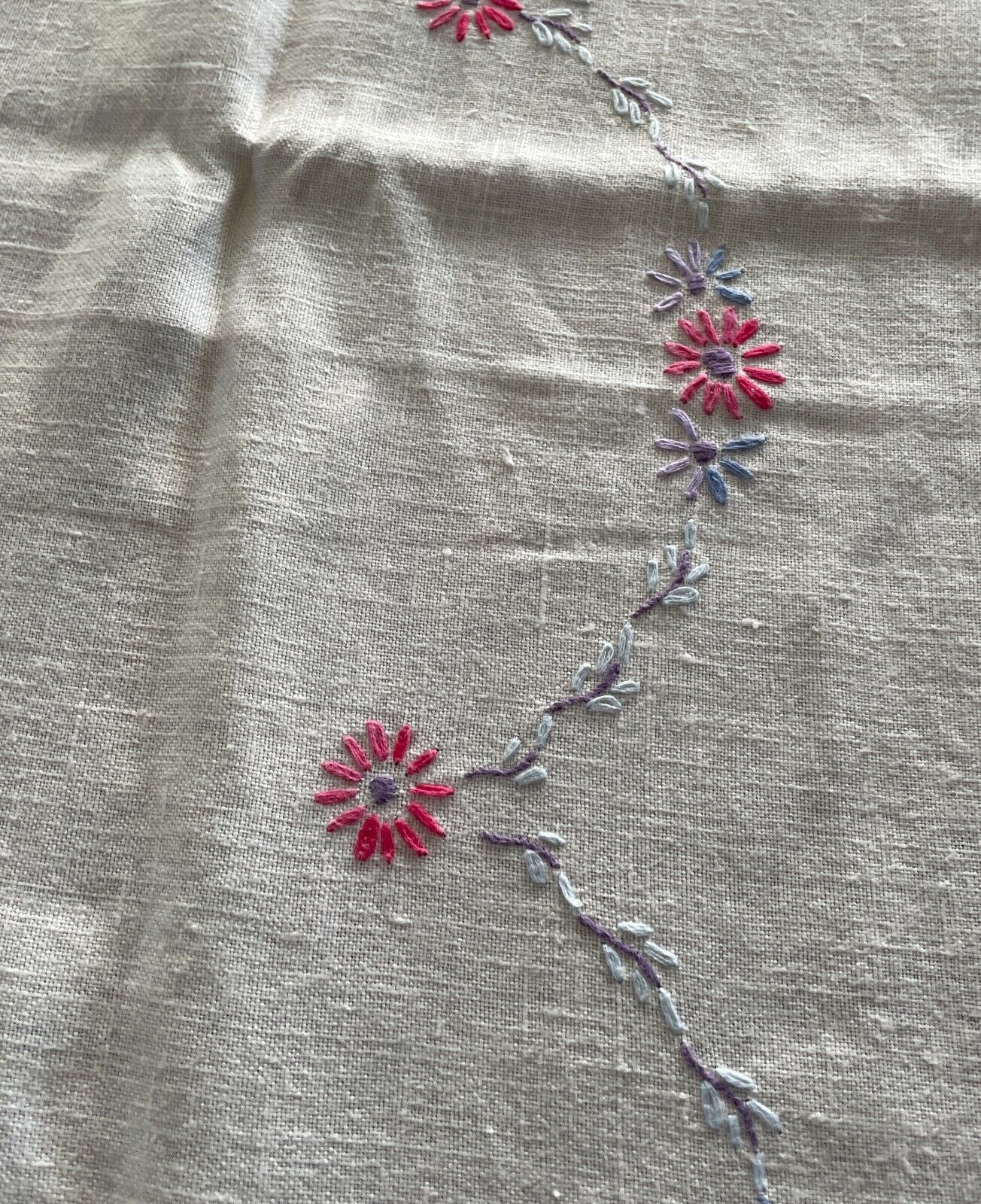 TABLE CLOTH Vintage Off White Hand Embroidered Floral Motif  126 x 121cm