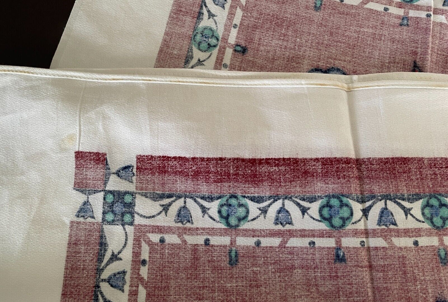TABLE CLOTH Vintage 1960'S Cotton Maroon Retro Floral Print  127 x 172cm