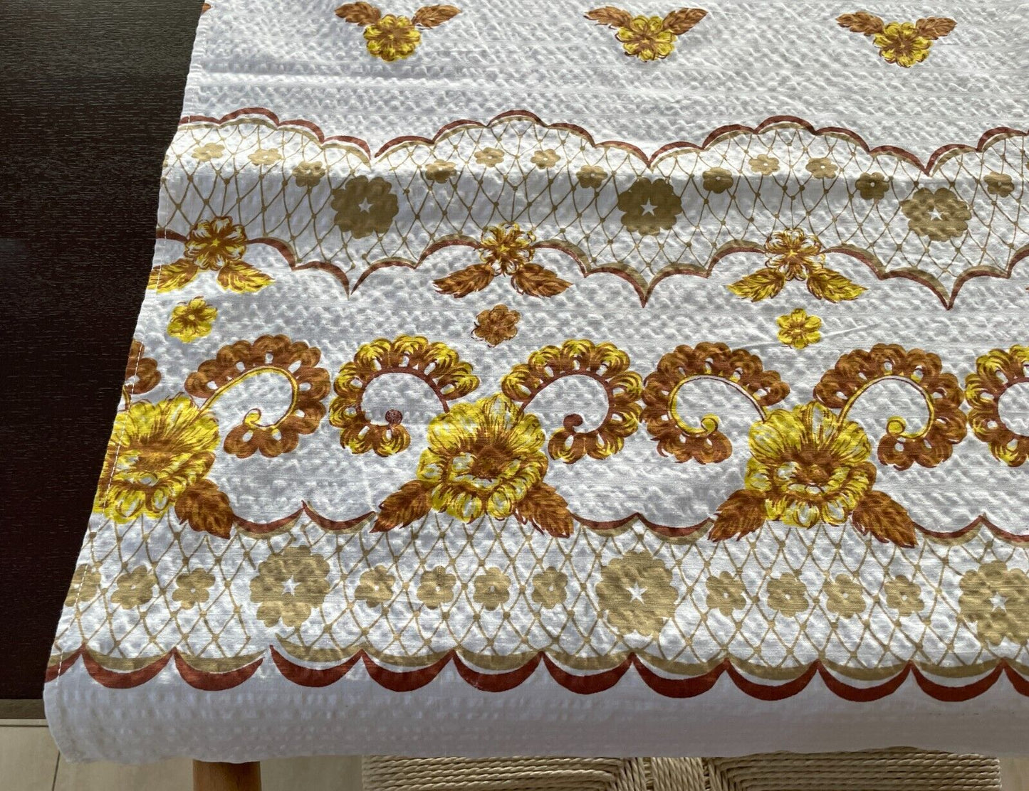 Vintage TABLE CLOTH Cotton Seersucker Picnic White Brown Yellow Gold 125cm Sq