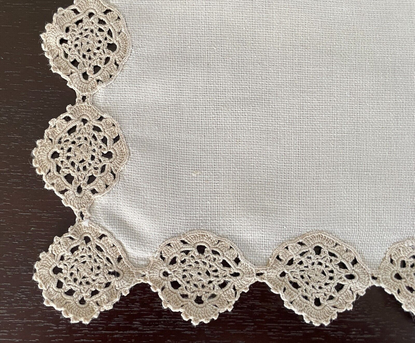 DOILY Off White Rectangle Runner W Crochet Doilies Cotton Fabric Retro Vtg NEW