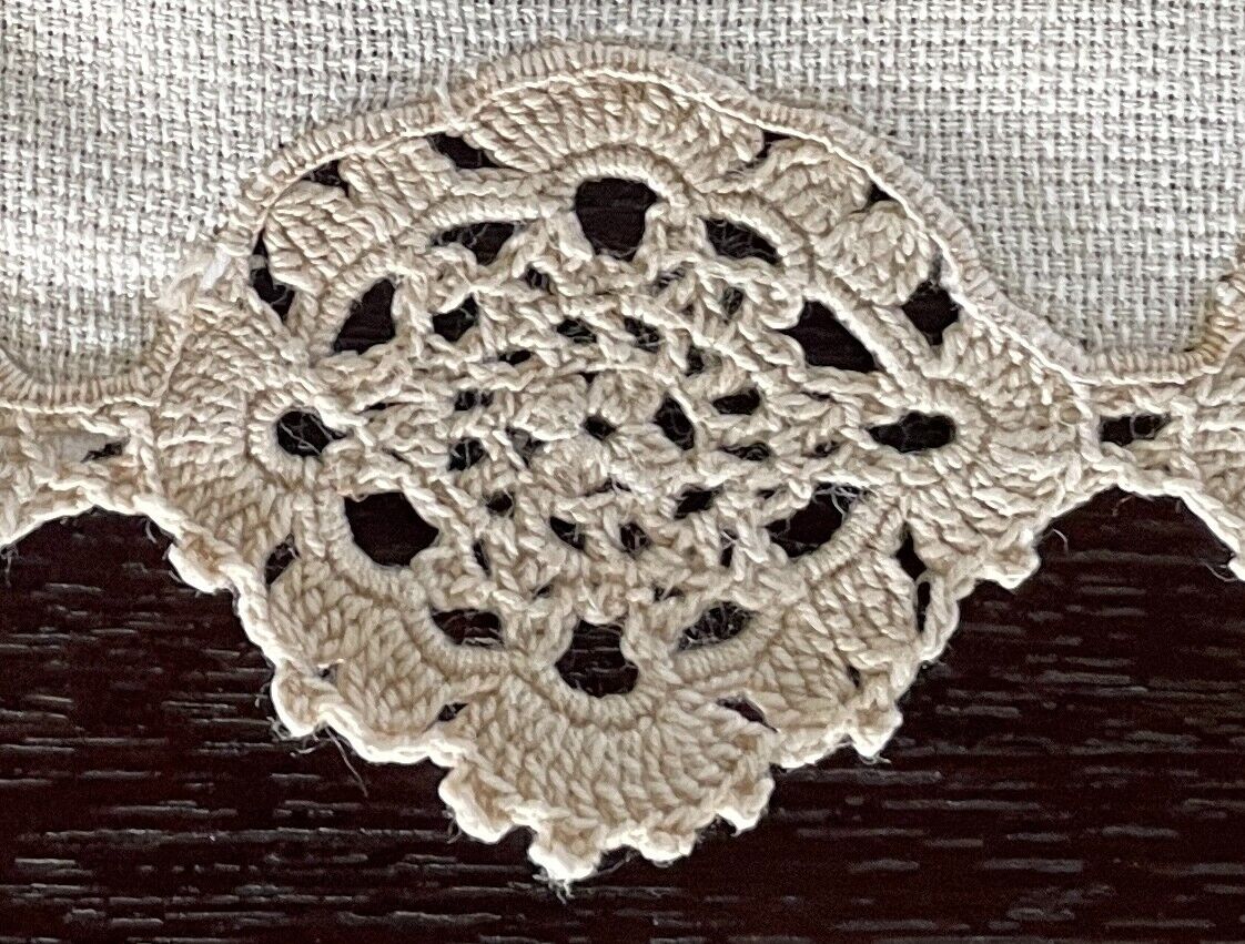 DOILY Off White Rectangle Runner W Crochet Doilies Cotton Fabric Retro Vtg NEW